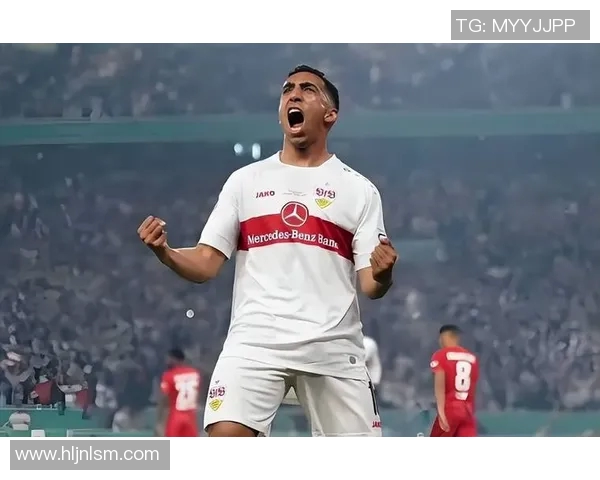 足球明星帅气亮相瞬间展现风采引领时尚潮流的精彩瞬间